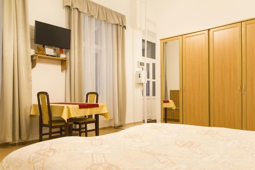 Authentic Klauzal Apartment Будапеща Екстериор снимка